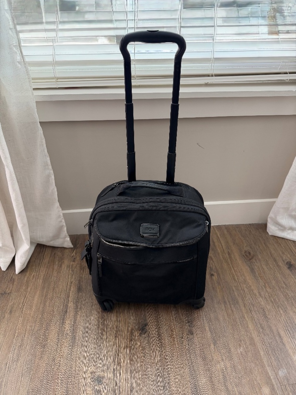 TUMI Oxford Compact Carry-On Roller Suitcase/Bag